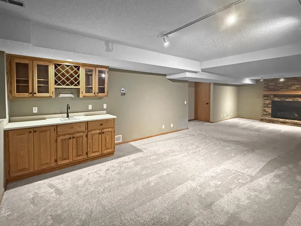 13701 Wood Lane Minnetonka, MN 55305