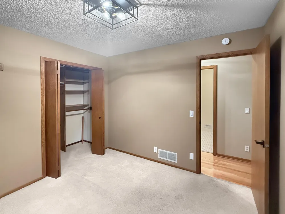 13701 Wood Lane Minnetonka, MN 55305