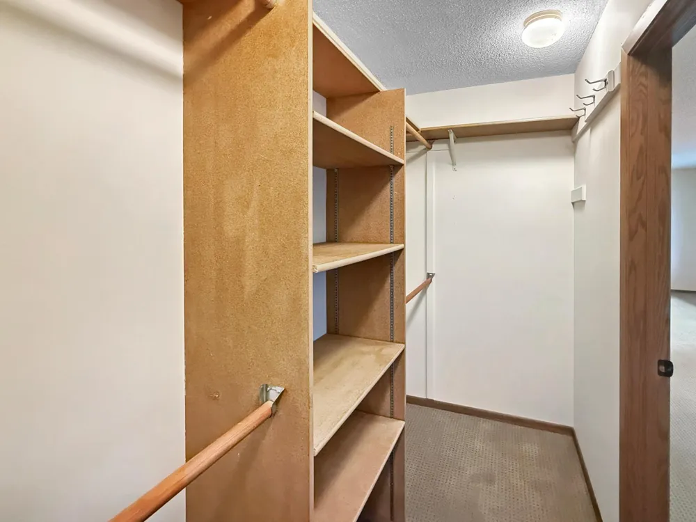 13701 Wood Lane Minnetonka, MN 55305