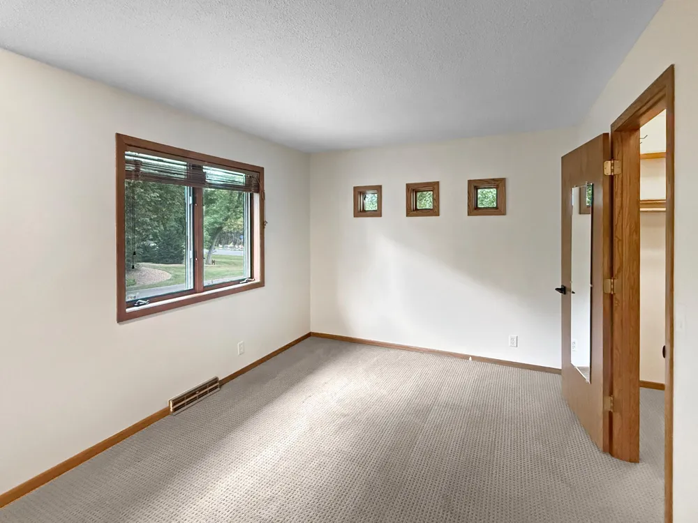 13701 Wood Lane Minnetonka, MN 55305