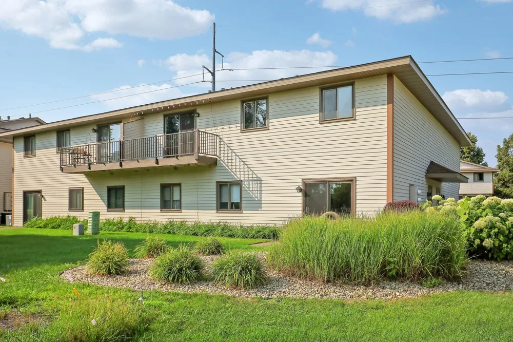 11139 Edgewood Circle Champlin, MN 55316