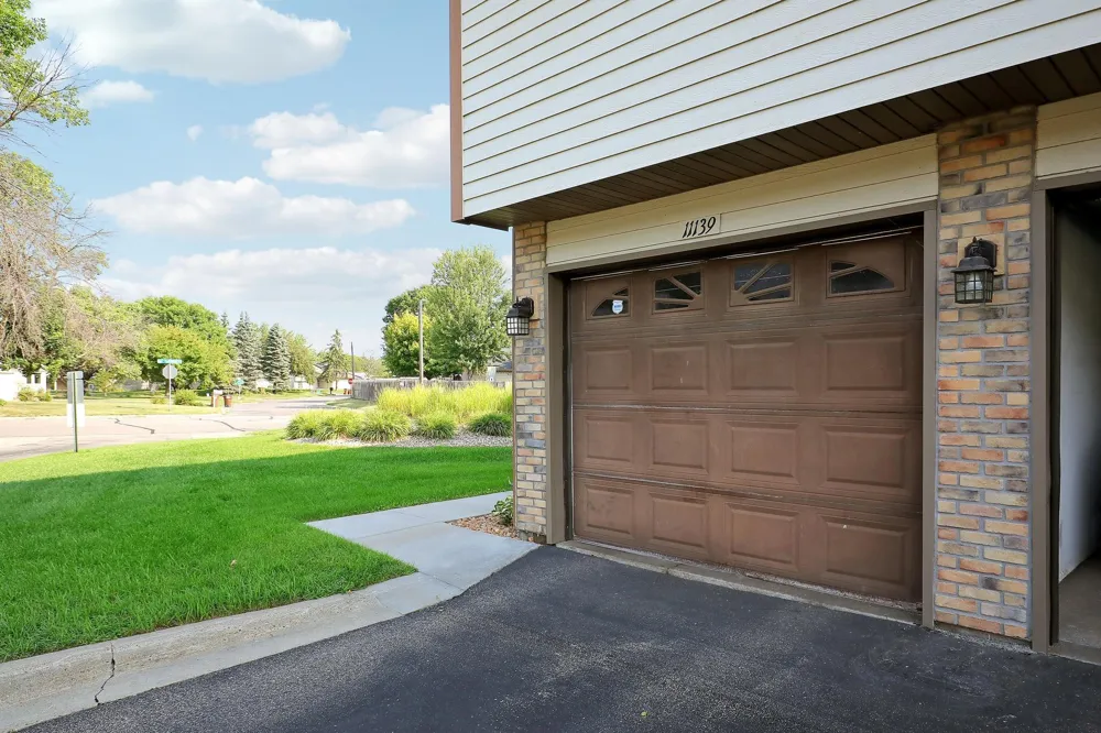 11139 Edgewood Circle Champlin, MN 55316