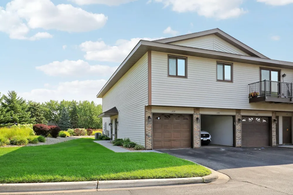 11139 Edgewood Circle Champlin, MN 55316