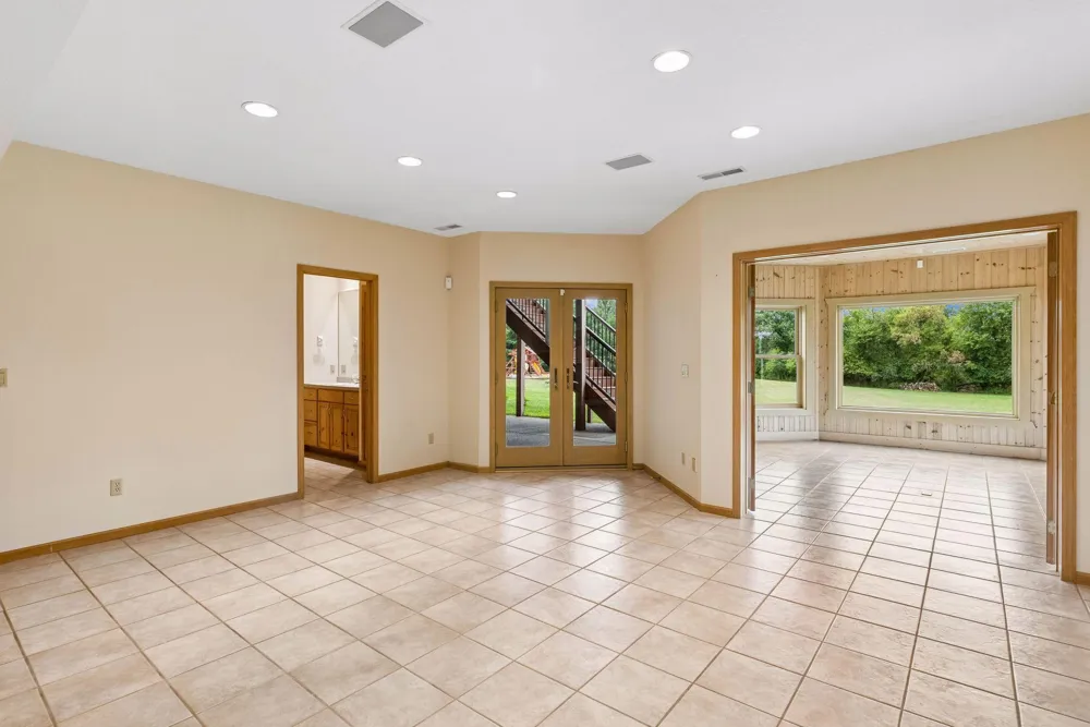 4650 Neal Avenue Stillwater, MN 55082