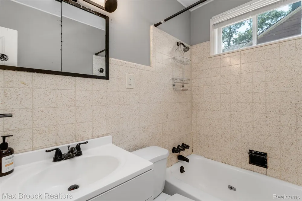 201 W Webster Street Ferndale City, MI 48220