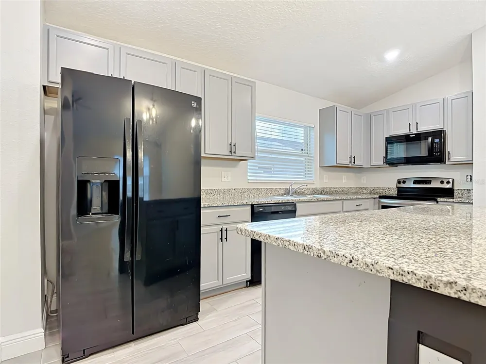3040 LAKES CREST AVENUE St Cloud, FL 34772