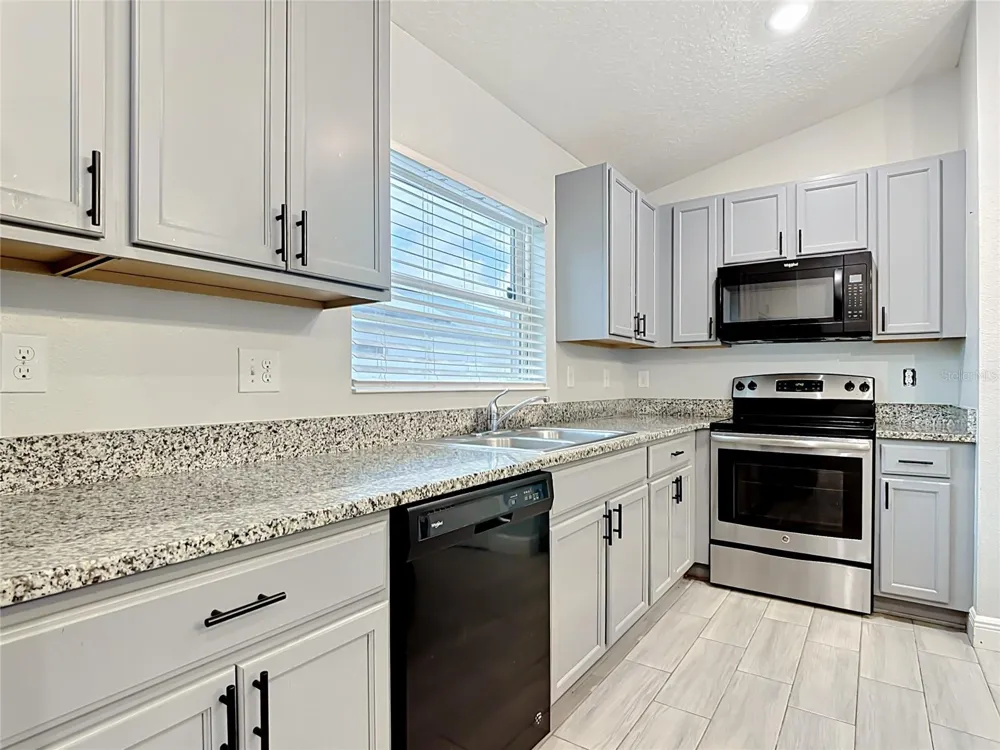 3040 LAKES CREST AVENUE St Cloud, FL 34772