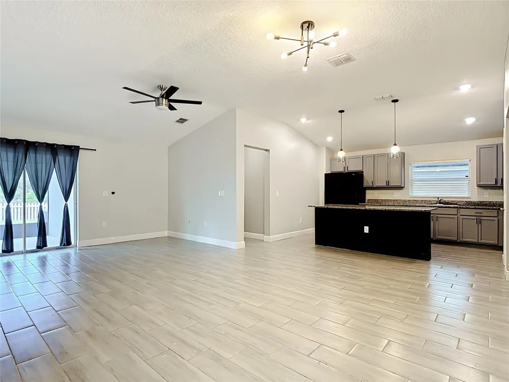 3040 LAKES CREST AVENUE St Cloud, FL 34772