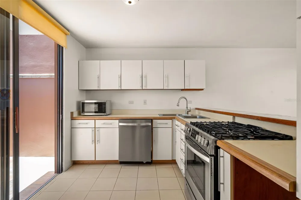 170 PALMAS DRIVE #B20 Humacao, PR 00791