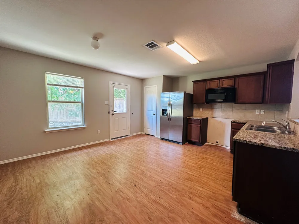 1703 Eagle River Trail Lancaster, TX 75146