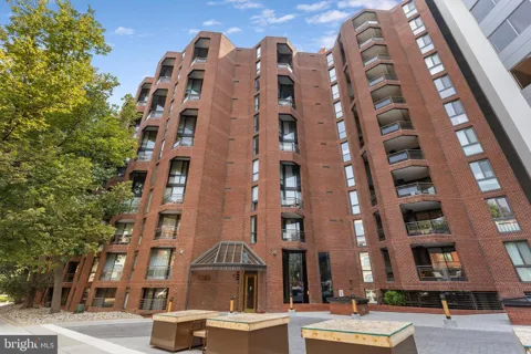 1099 22ND STREET NW #104