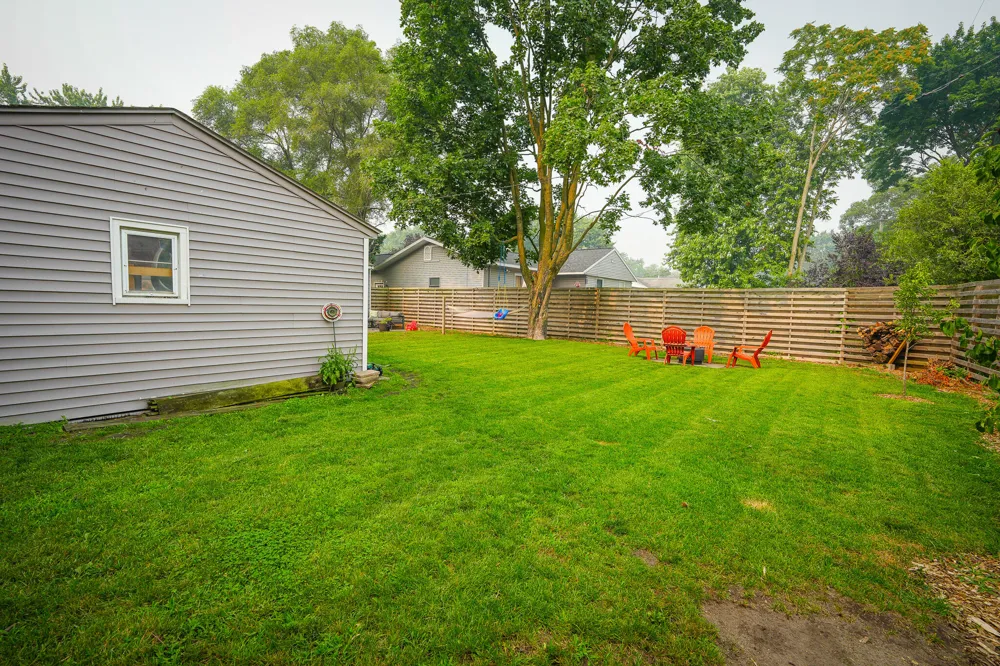 918 Post Road Muskegon, MI 49441