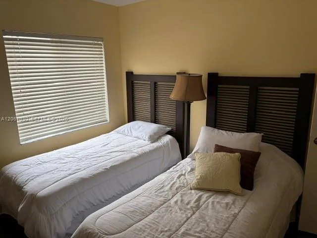 11351 NW 64th Ter Doral, FL 33178
