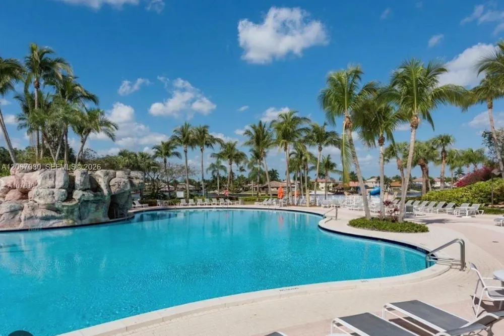 11351 NW 64th Ter Doral, FL 33178
