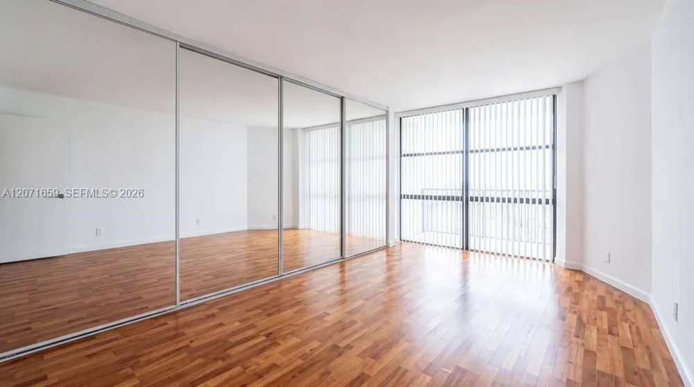 1000 Parkview Dr #511 Hallandale Beach, FL 33009