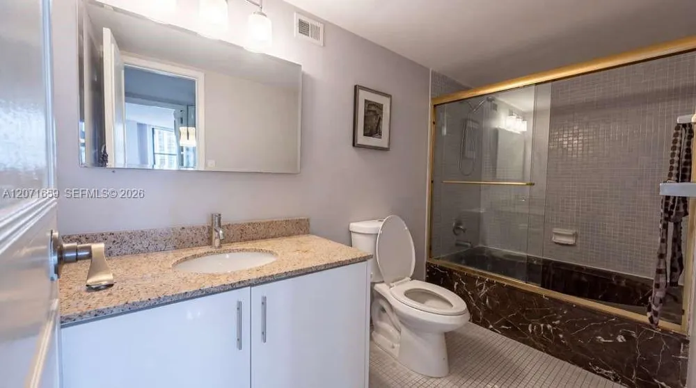 1000 Parkview Dr #511 Hallandale Beach, FL 33009
