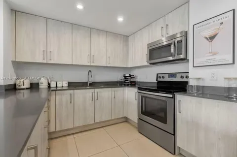 7525 E Treasure Dr #410