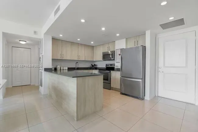 7525 E Treasure Dr #410 North Bay Village, FL 33141