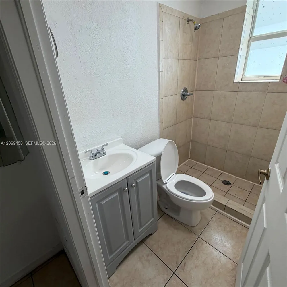 1021 NW 3rd St #208 Miami, FL 33128