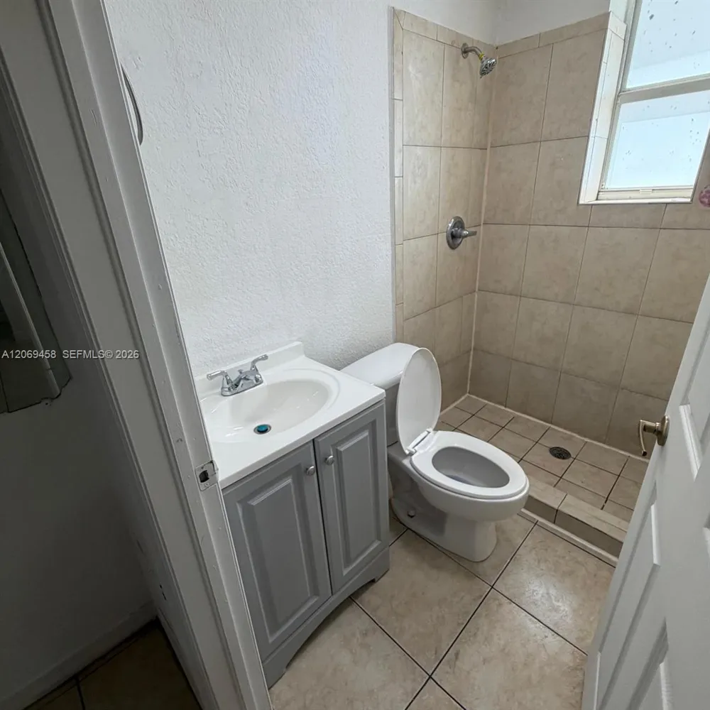 1021 NW 3rd St #208 Miami, FL 33128