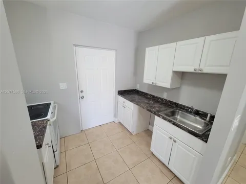 1740 NW 1st Pl #3