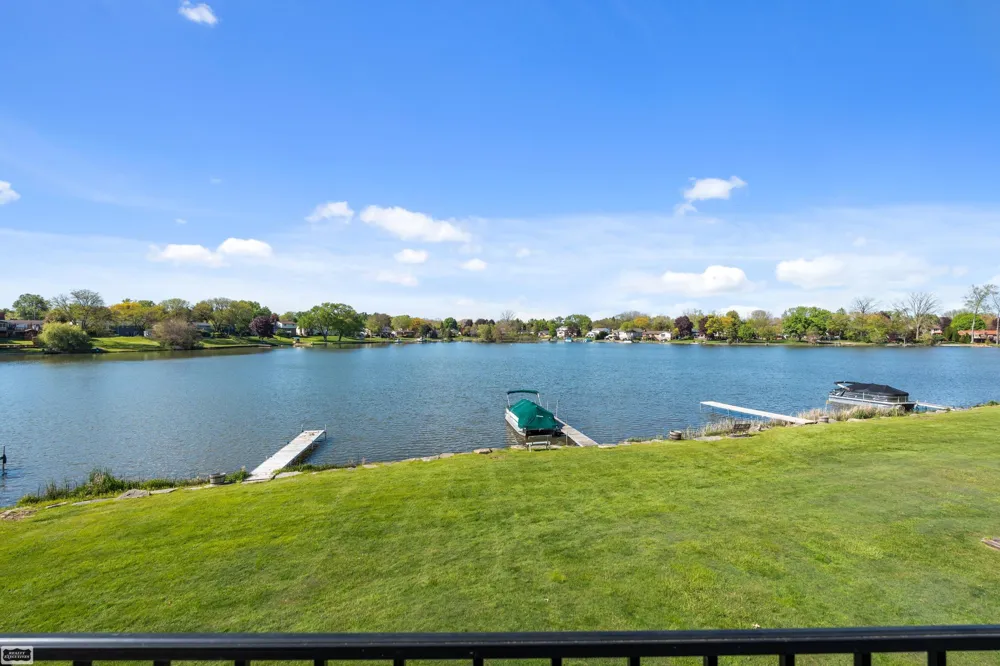 4960 Lake Point Drive Waterford Charter Township, MI 48329