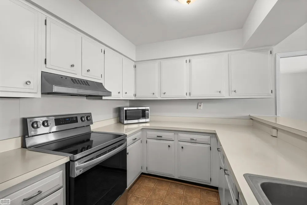 4960 Lake Point Drive Waterford Charter Township, MI 48329