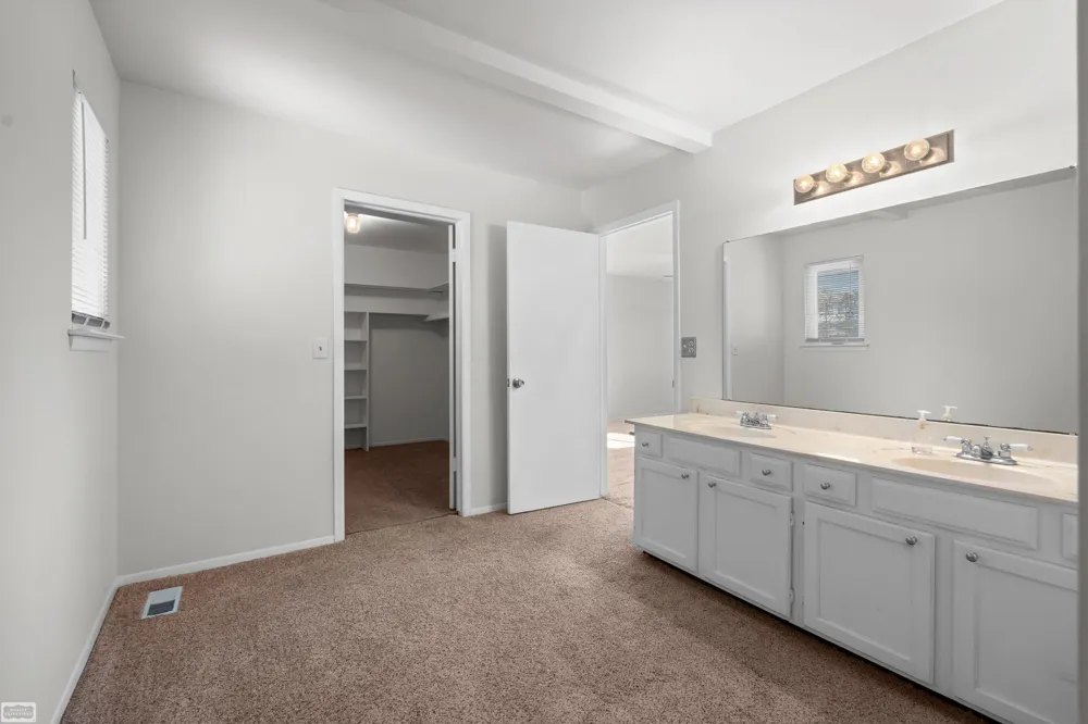 4960 Lake Point Drive Waterford Charter Township, MI 48329