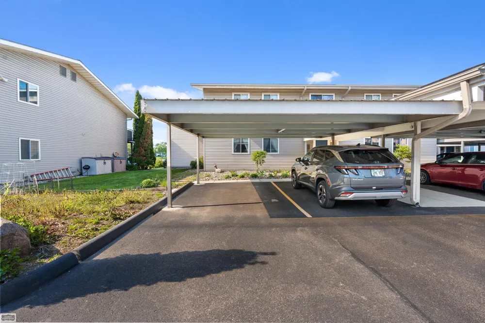 4960 Lake Point Drive Waterford Charter Township, MI 48329
