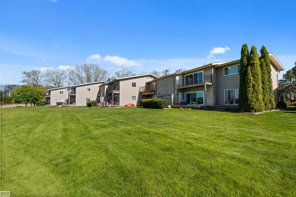 4960 Lake Point Drive Waterford Charter Township, MI 48329