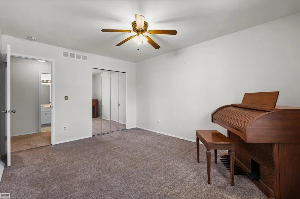 4960 Lake Point Drive Waterford Charter Township, MI 48329
