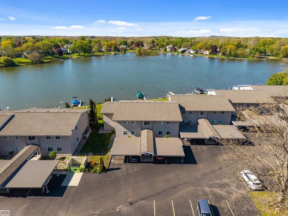 4960 Lake Point Drive Waterford Charter Township, MI 48329