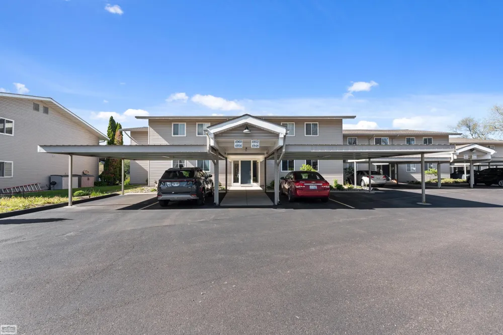 4960 Lake Point Drive Waterford Charter Township, MI 48329