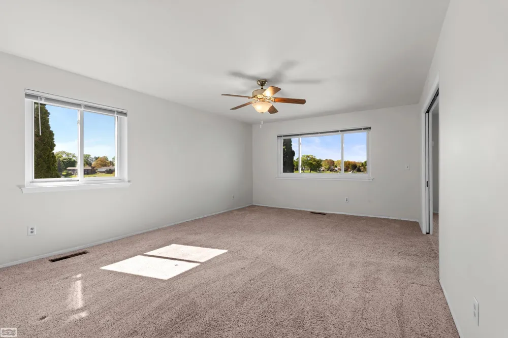 4960 Lake Point Drive Waterford Charter Township, MI 48329
