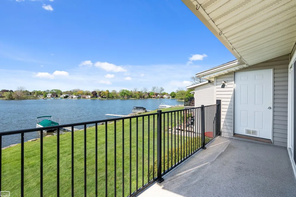 4960 Lake Point Drive Waterford Charter Township, MI 48329