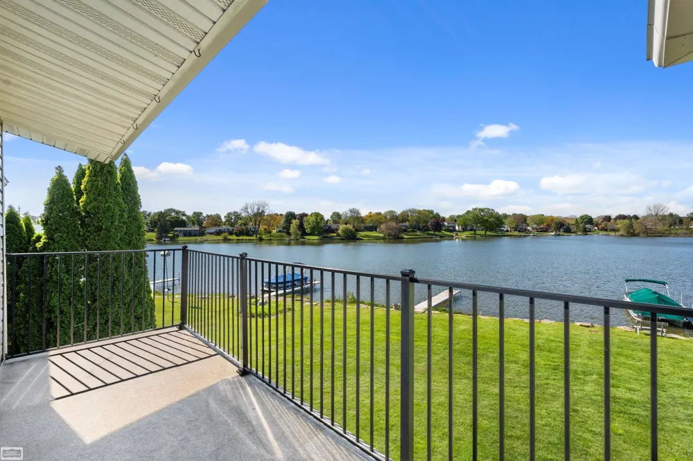 4960 Lake Point Drive Waterford Charter Township, MI 48329
