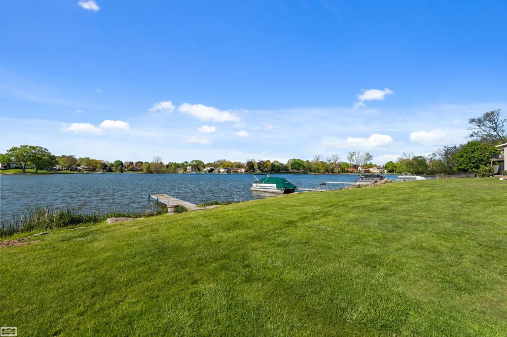 4960 Lake Point Drive Waterford Charter Township, MI 48329