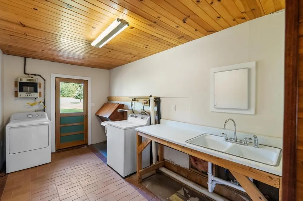 748 7th Street South Arm Township, MI 49727