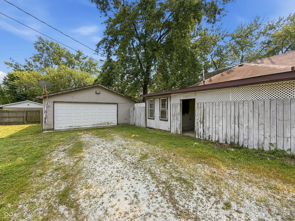 2202 Columbus Avenue Anderson, IN 46016