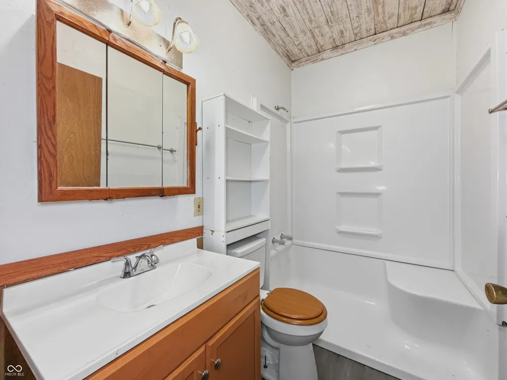 2202 Columbus Avenue Anderson, IN 46016