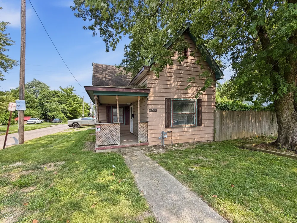 2202 Columbus Avenue Anderson, IN 46016