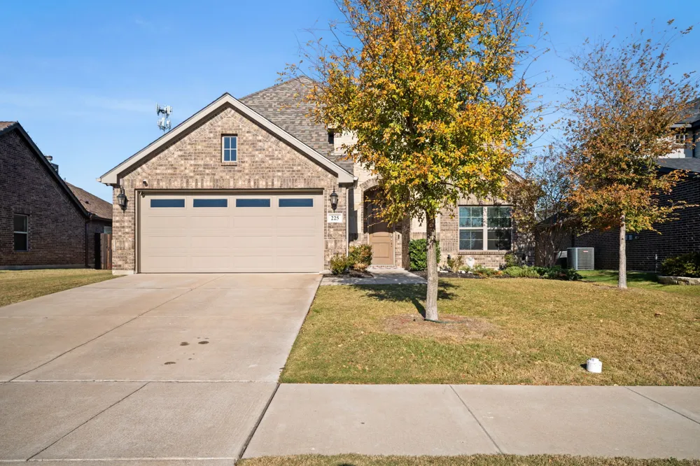 225 Lariat Trail Waxahachie, TX 75165