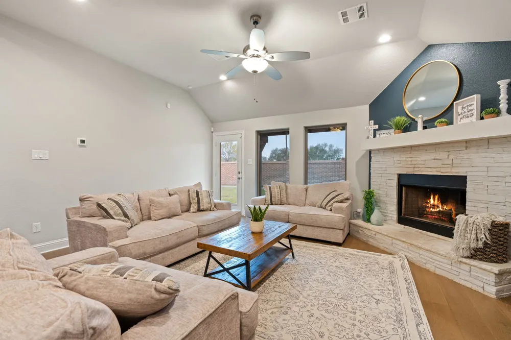 225 Lariat Trail Waxahachie, TX 75165