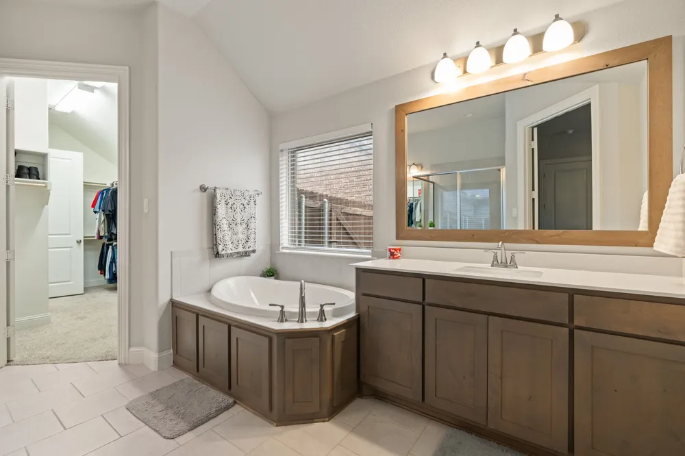 225 Lariat Trail Waxahachie, TX 75165