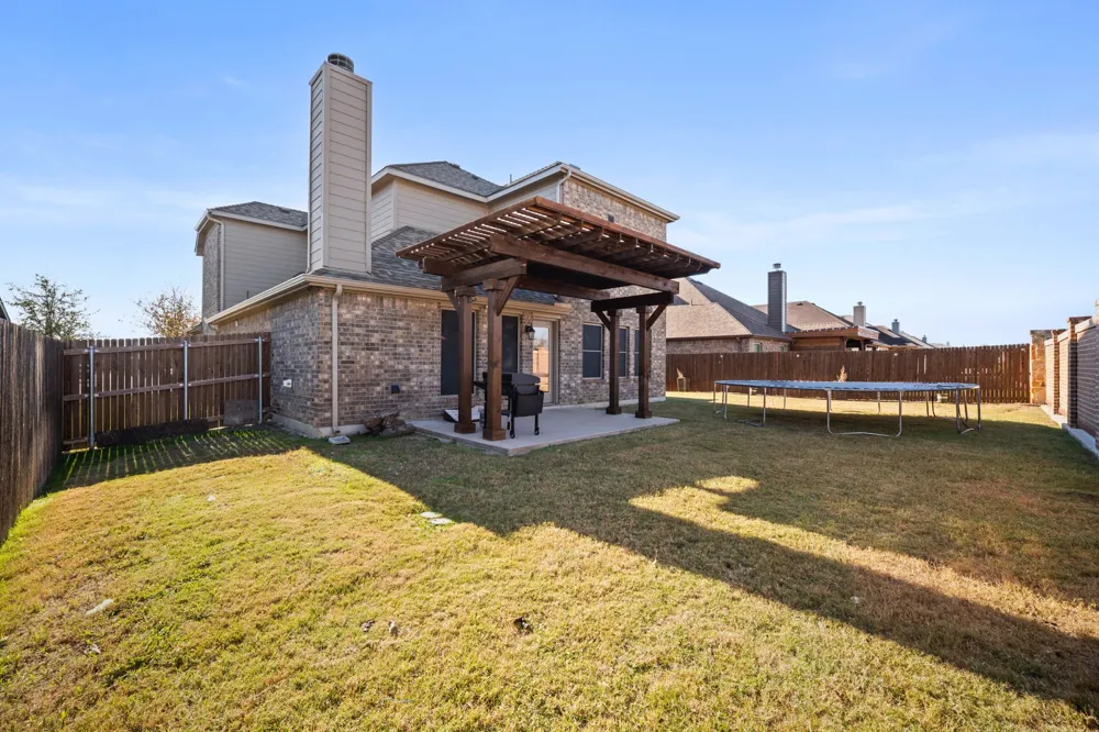 225 Lariat Trail Waxahachie, TX 75165