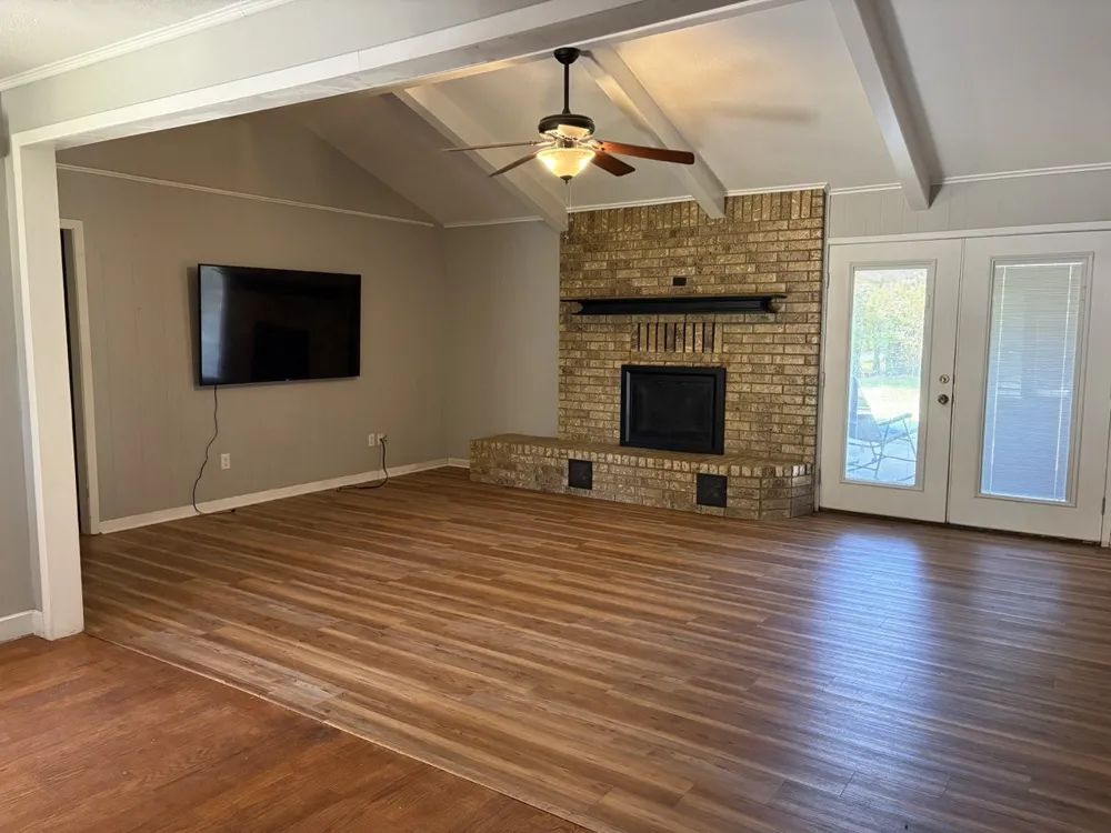 2104 Woodland Street Stephenville, TX 76401