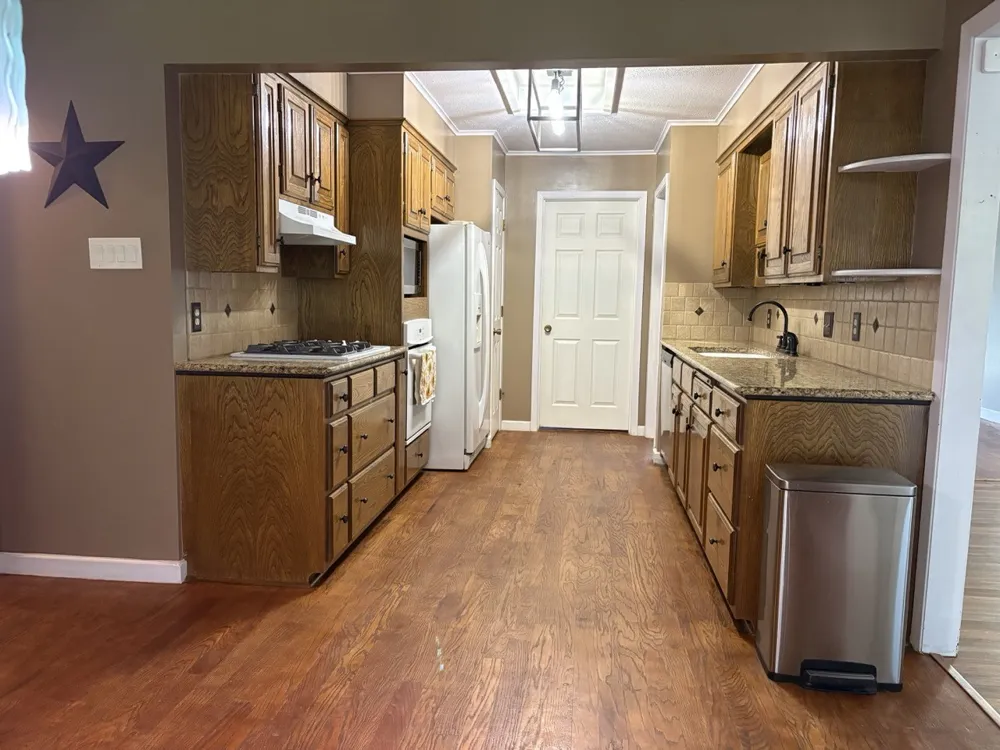 2104 Woodland Street Stephenville, TX 76401