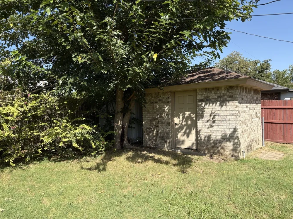 2104 Woodland Street Stephenville, TX 76401