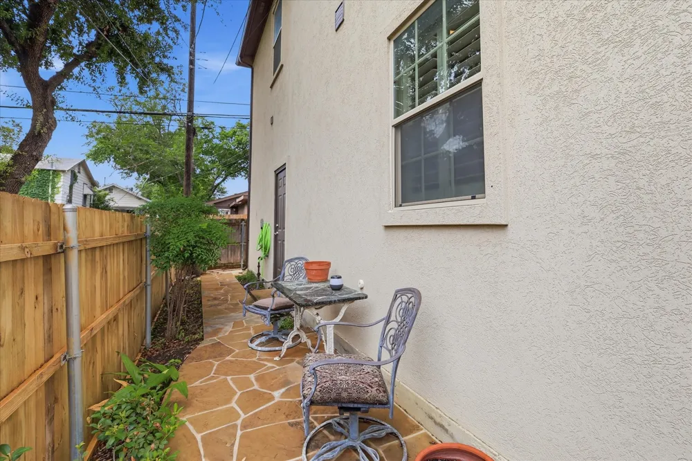 605 Montgomery Street Fort Worth, TX 76107