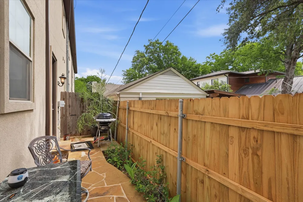 605 Montgomery Street Fort Worth, TX 76107